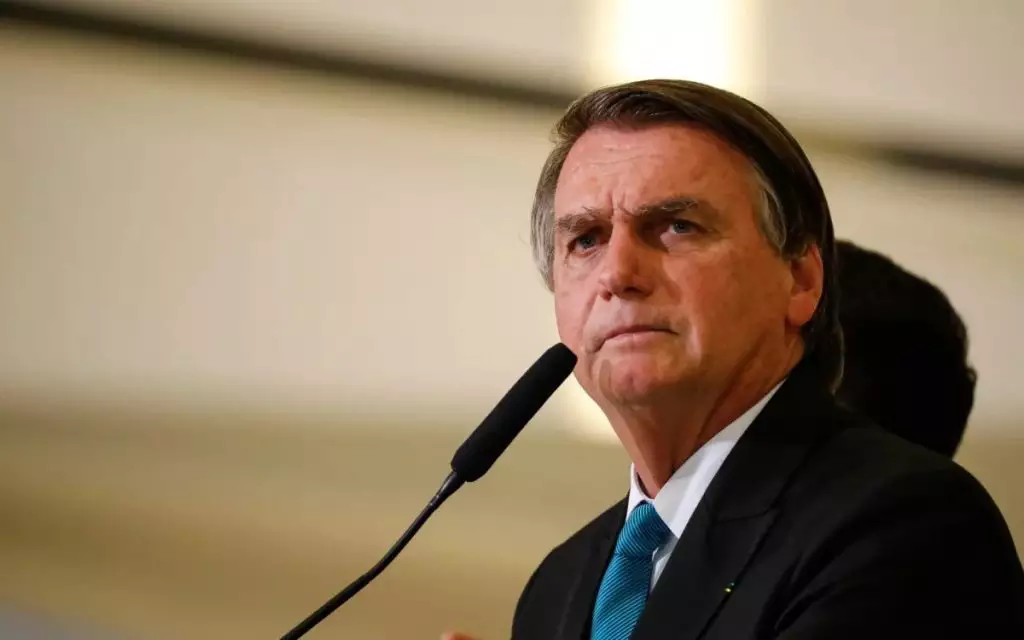 Bolsonaro insinua que Lula e STF querem facilitar seu assassinato