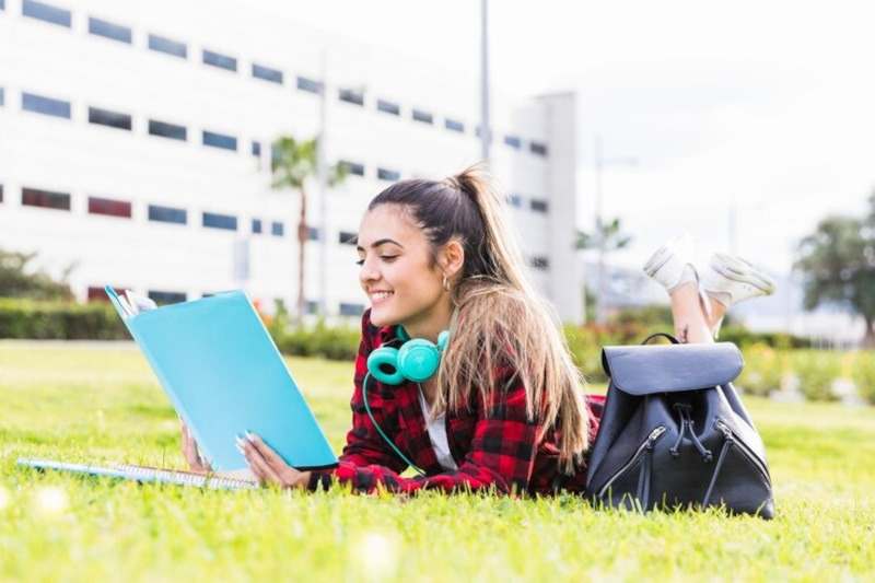 Férias de julho: como os estudantes podem conciliar o descanso e os conteúdos? 