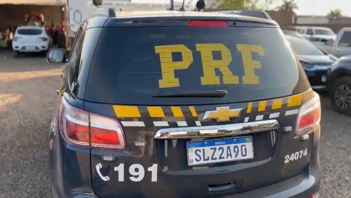 PRF apreende 2 toneladas de maconha e recupera caminhonete em Campo Grande (MS)