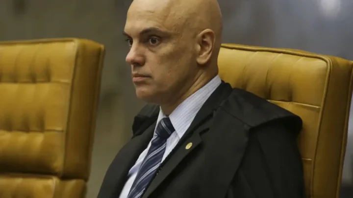 Alexandre de Moraes nega devolução de celular apreendido com ex-assessor do TSE