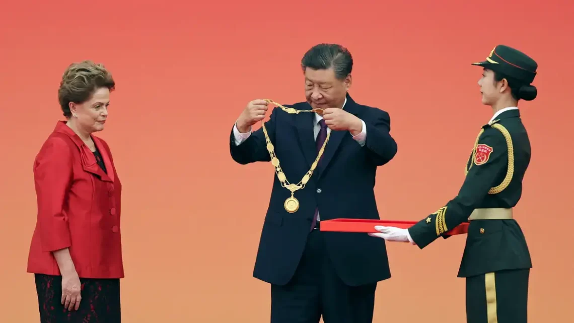 Dilma recebe medalha de presidente chinês Xi Jinping