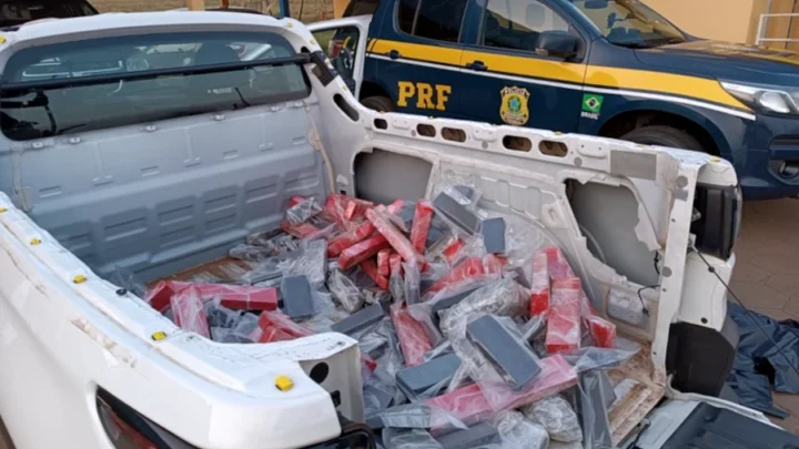 PRF apreende 156 Kg de maconha e skunk em Bataguassu (MS)