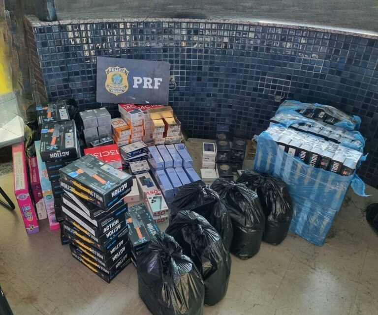 PRF apreende mercadorias vindas do Paraguai na BR 262 em Betim (MG)