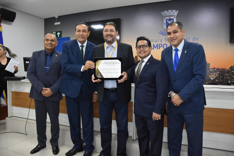 Presidente da Fiems e diretora de indústria são homenageados na Câmara Municipal