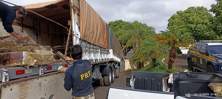 PRF apreende quase três toneladas de maconha em abordagem na BR-050, em Uberaba (MG)