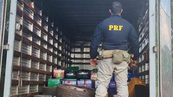 PRF apreende 6,2 toneladas de maconha e recupera caminhão na BR-163