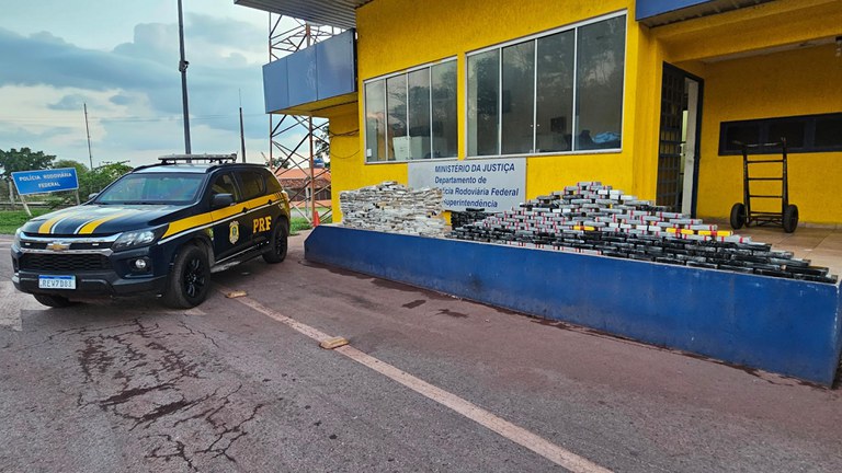 PRF apreende 374 Kg de cocaína em Corumbá (MS)