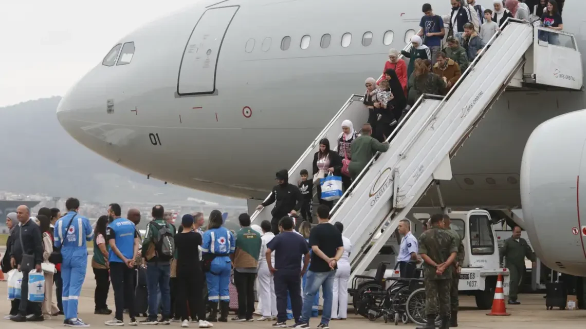 Sexto voo de repatriação do Líbano chega com 212 passageiros