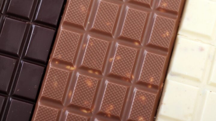 Descubra sobre os diferentes tipos de chocolate e quais as características de cada um deles