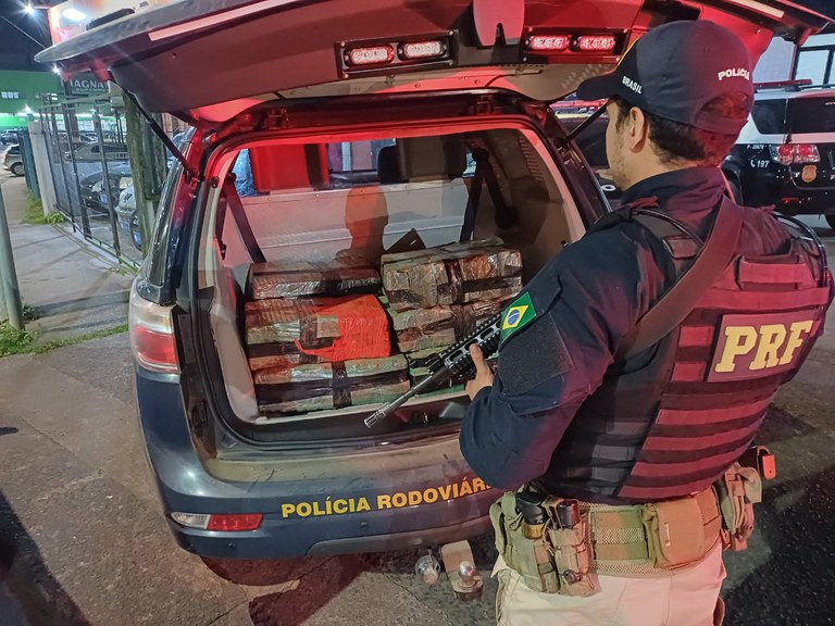 PRF apreende quase 150 Kg de maconha na Régis Bittencourt